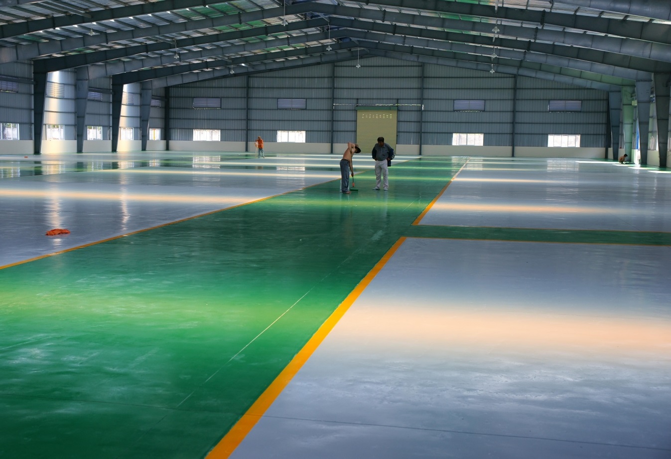 Lý do sơn epoxy “làm mưa làm gió” trong nhà xưởng
