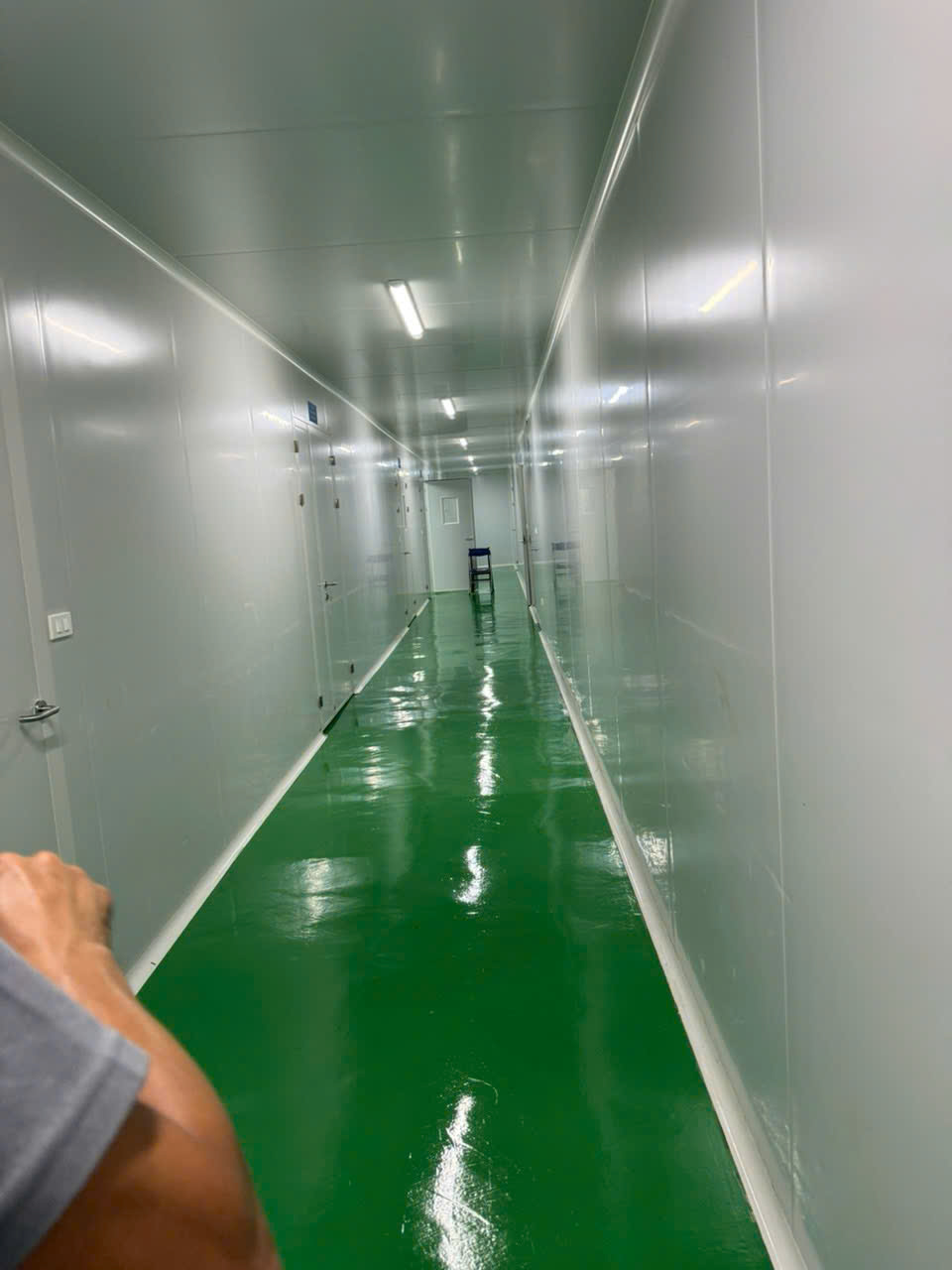 Lợi ích lâu dài khi lựa chọn sàn epoxy chống tĩnh điện