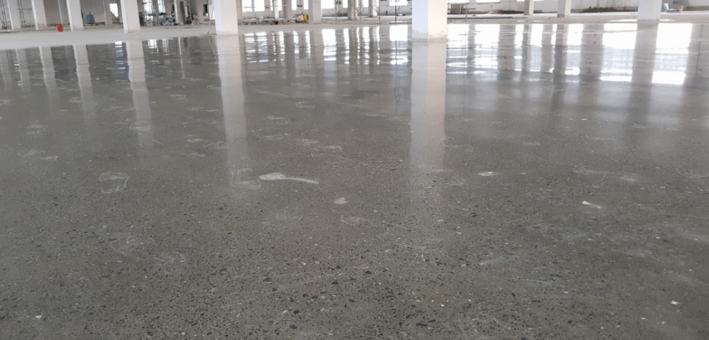 So Sánh Sàn Bê Tông Mài Và Các Loại Vật Liệu Truyền Thống